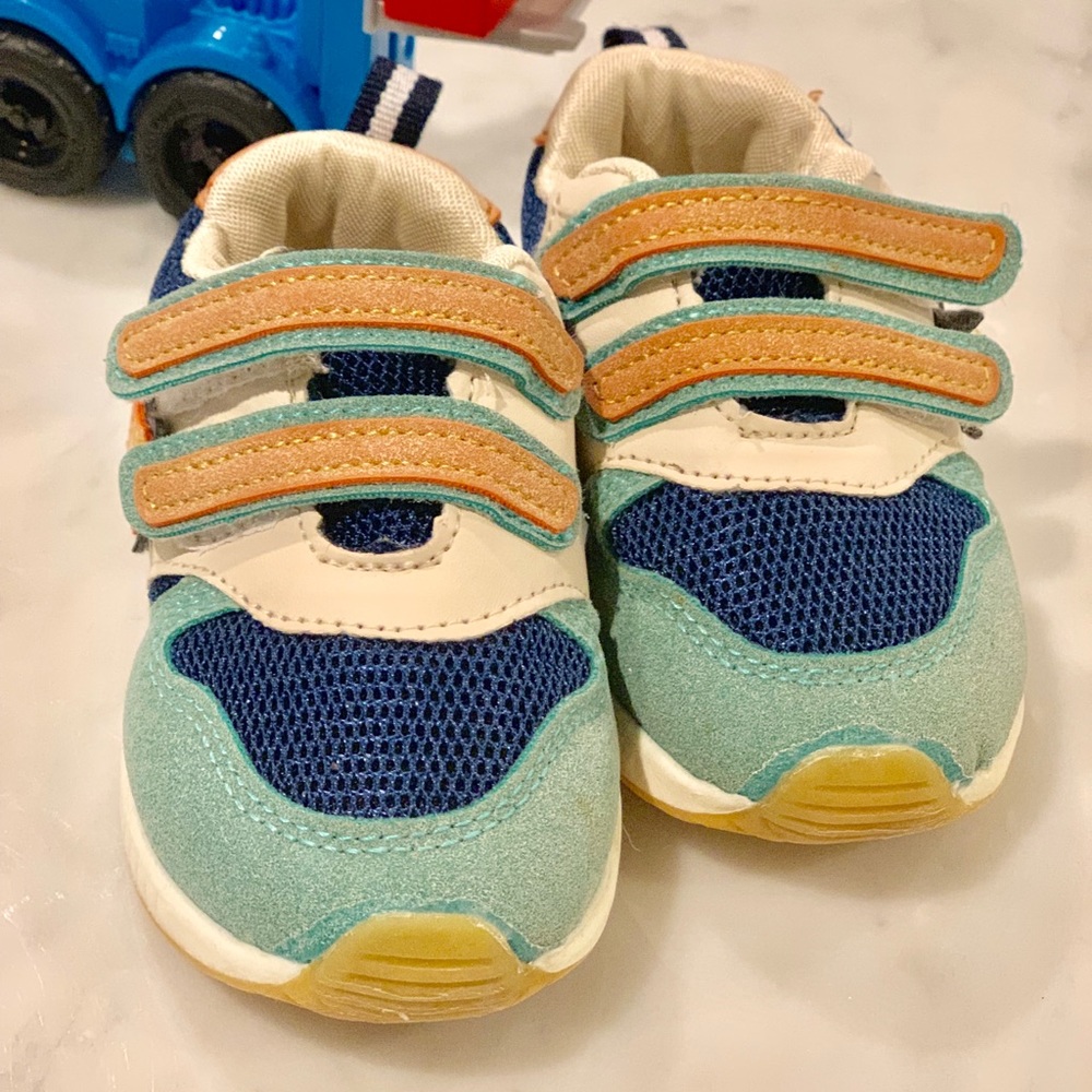Ultra Suede Star Sneakers Size 6.5 - Picture 2 of 6